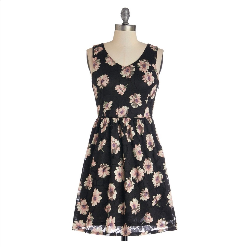 ModCloth “yellow star” lace floral overlay dress